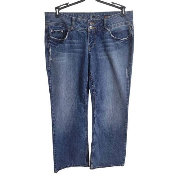 dELiA's y2k Riley Jeans Sz 11/12P Medium Wash Distressed Straight Low Rise - Picture 1 of 4